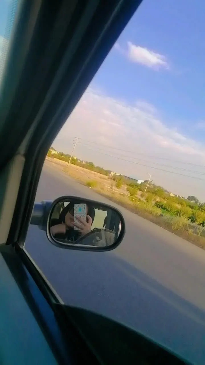 ایده عکاسی بدون چهره کنار پنجره ماشین