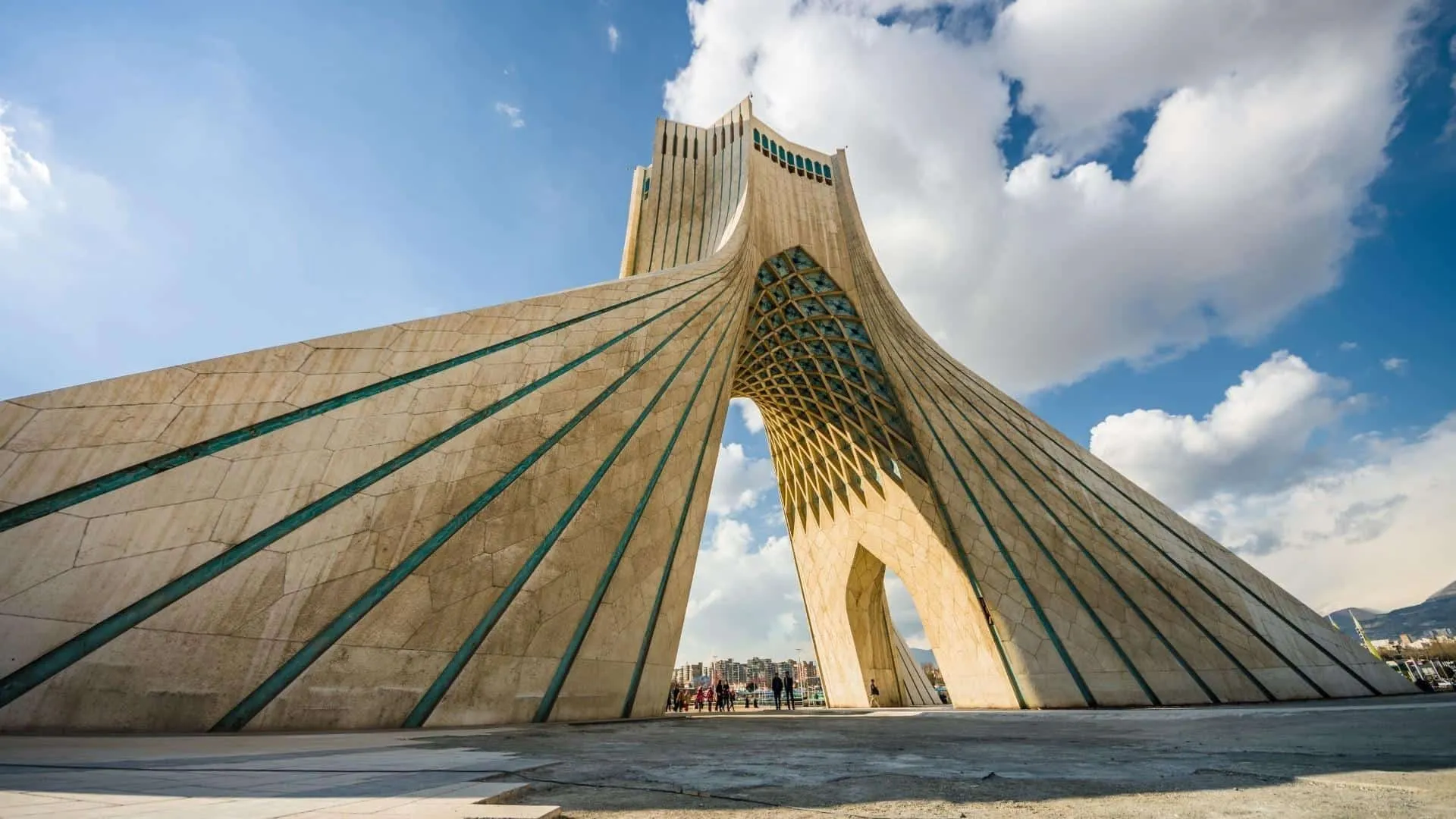 میدان آزادی؛ انتخابی متفاوت برای عکاسی معماری