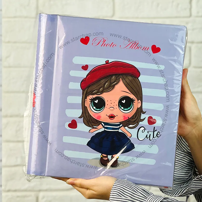 آلبوم چسبی دختر با کلاه قرمز 22 در 29