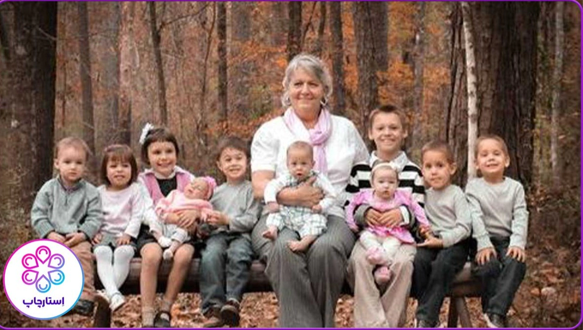 ژست عکس خانوادگی با مادر بزرگ